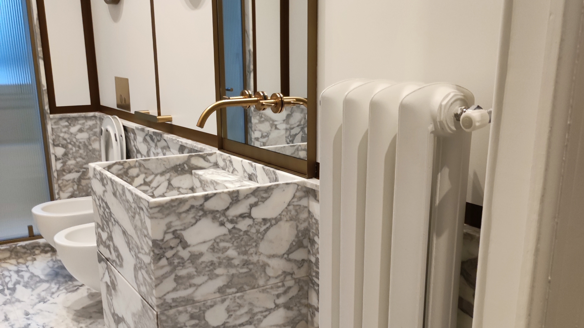 Geometria e luce che definiscono lo spazio | Edilghilardi